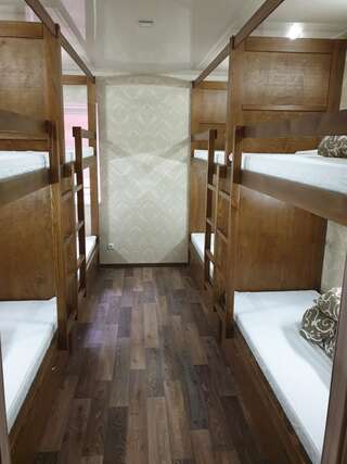 Хостелы Sweet Home Днепр Спальное место на двухъярусной кровати в общем номере для мужчин-15