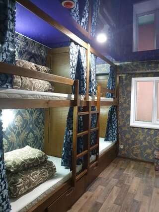 Хостелы Sweet Home Днепр Кровать в общем номере с 4 кроватями-26